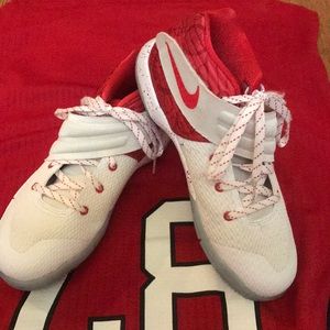 Boys Nike midhigh basketball shoe